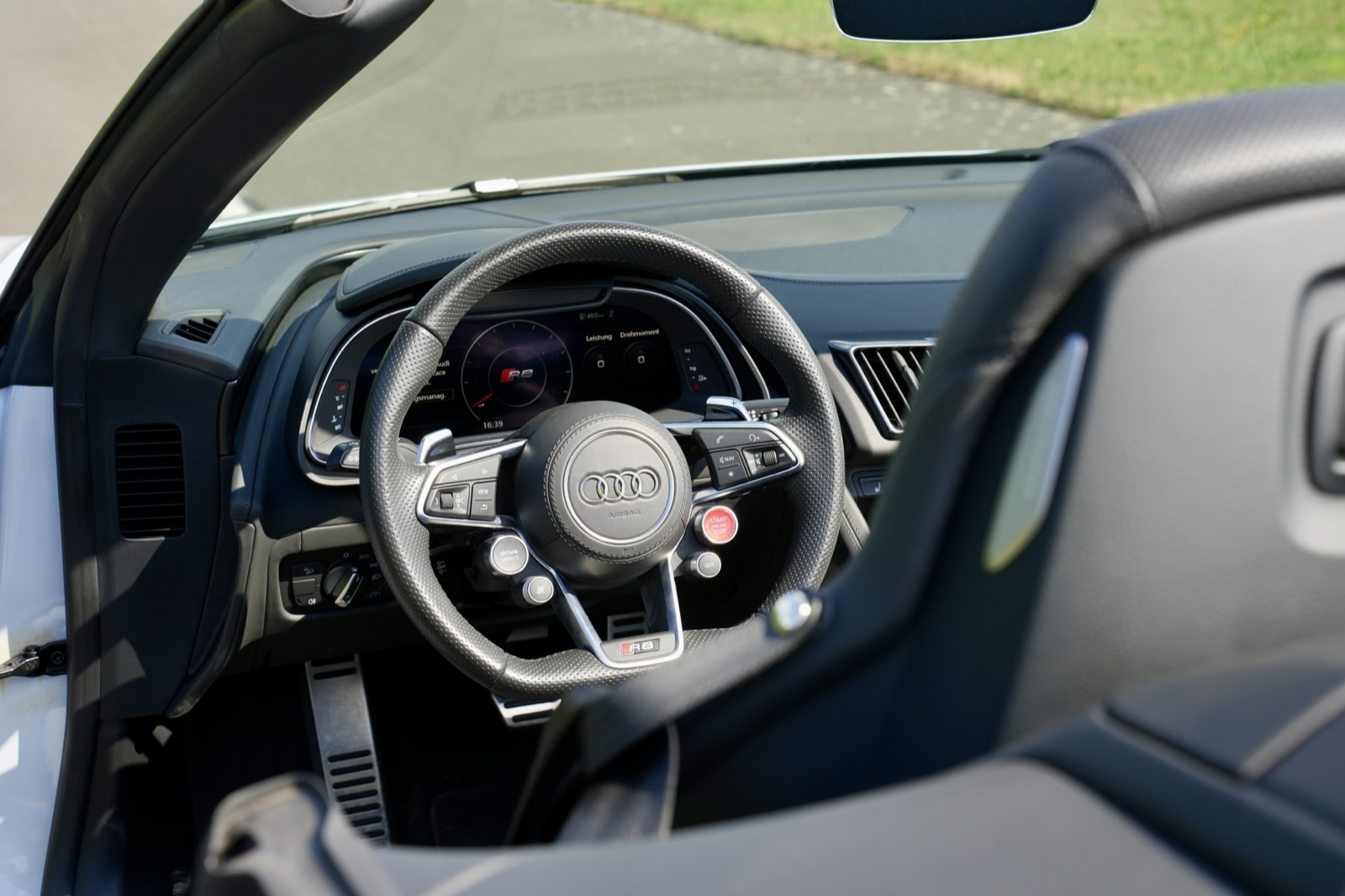 Audi R8 Cockpit mit R8-Lenkrad & Virtual Cockpit