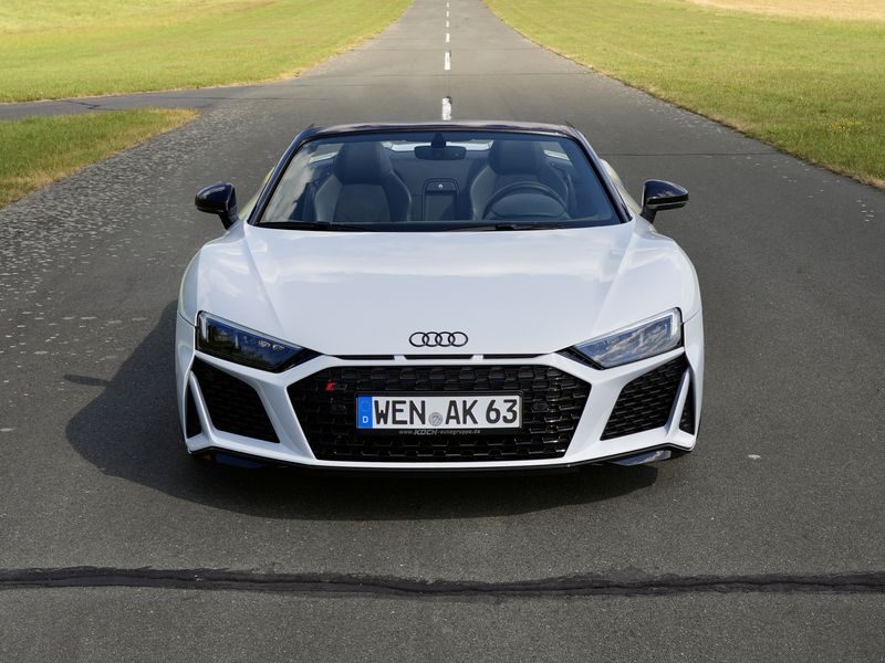 Audi R8 Spyder V10 in Weiß, Frontansicht