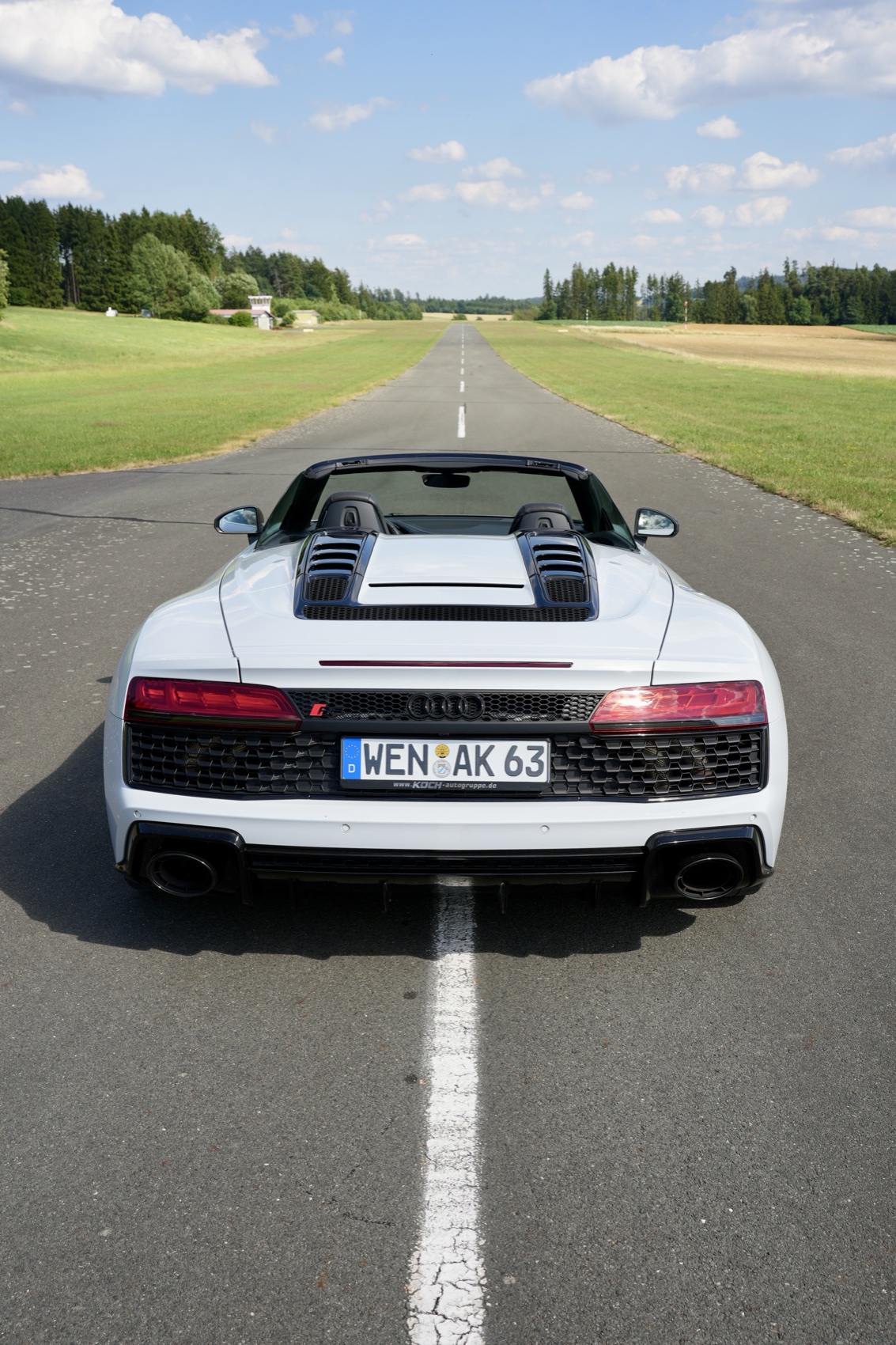 Audi R8 Spyder Heck mit V10-Motor & Doppelrohr-Auspuff — Performance Rentals Weiden