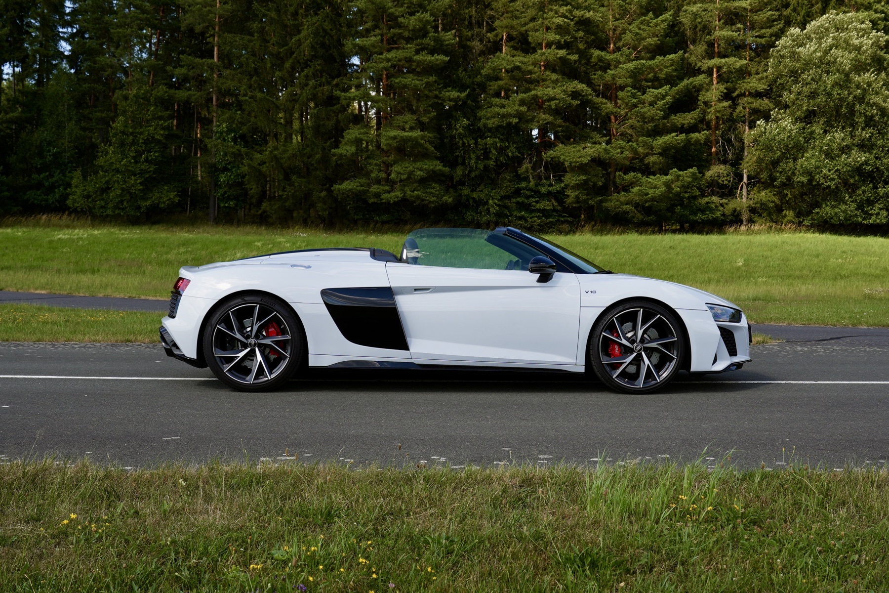 Audi R8 Spyder Seitenprofil offen — R8 mieten in Weiden, Nürnberg, Regensburg