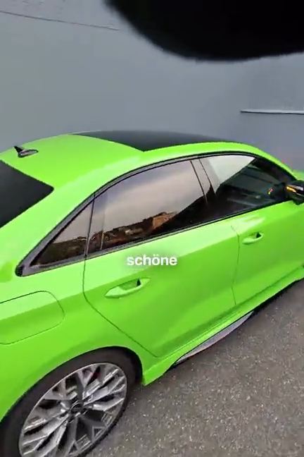Audi RS3 Limousine in Kyalami-Grün auf unserem Hof