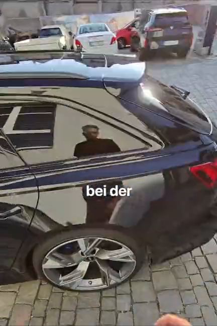 Audi RS6 Avant in Schwarz, Felge und Seitenlinie