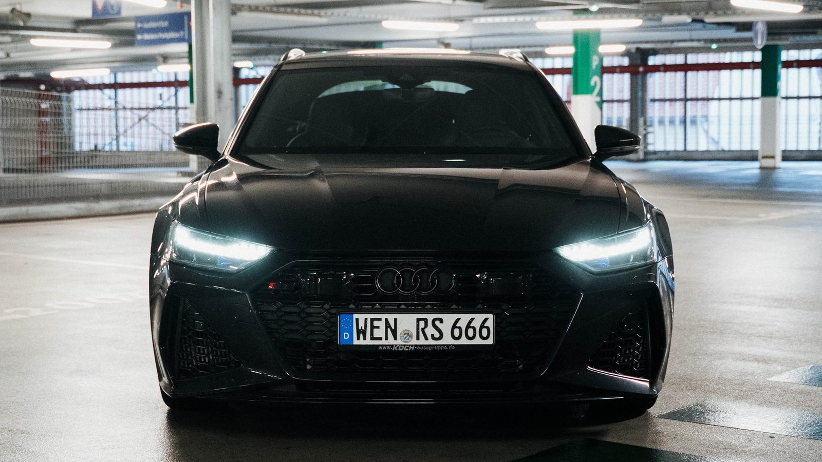 Audi RS6 Avant in Schwarz von vorn, Wochenendtour in den Bayerischen Wald